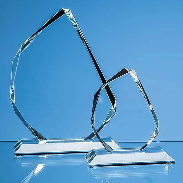 18.5cm x 15cm x 15mm Clear Glass Facetted Ice Peak Award