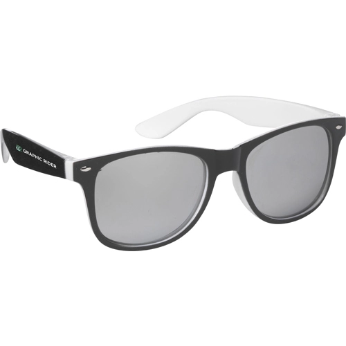 Sunglasses with mirrored lenses